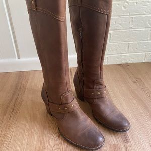 Women’s leather boots by Born size 8M